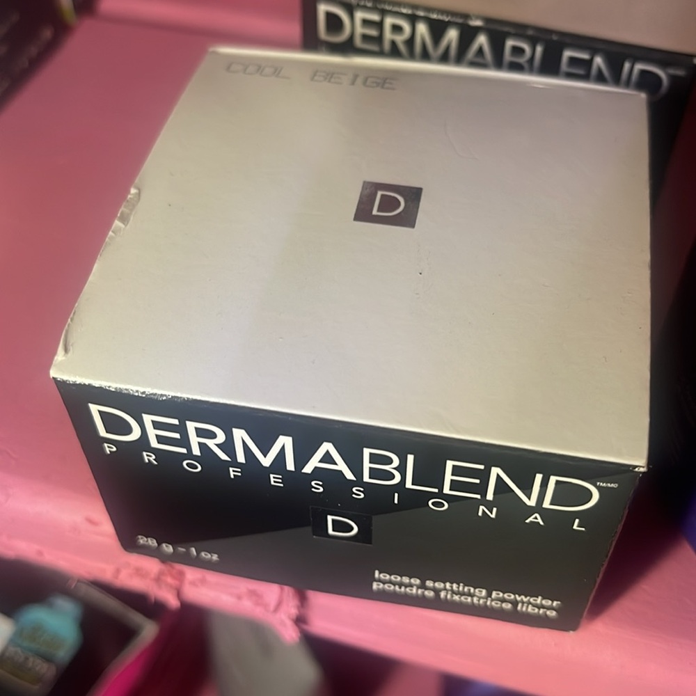 Dermablend Professional Setting Powder - - Picture 3 of 4